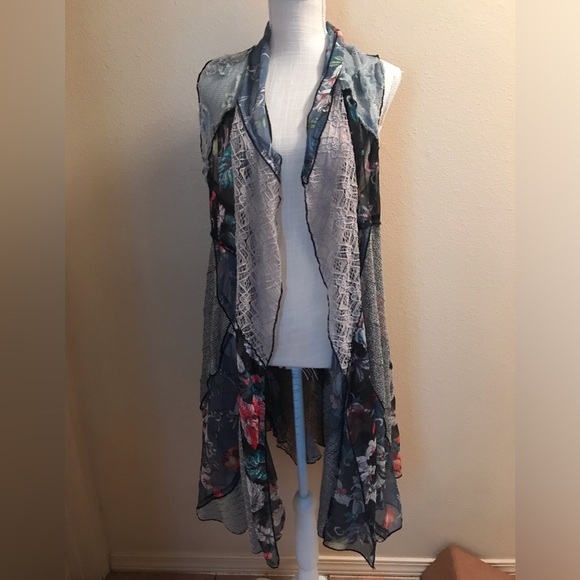 Beautiful vest - Picture 2 of 6